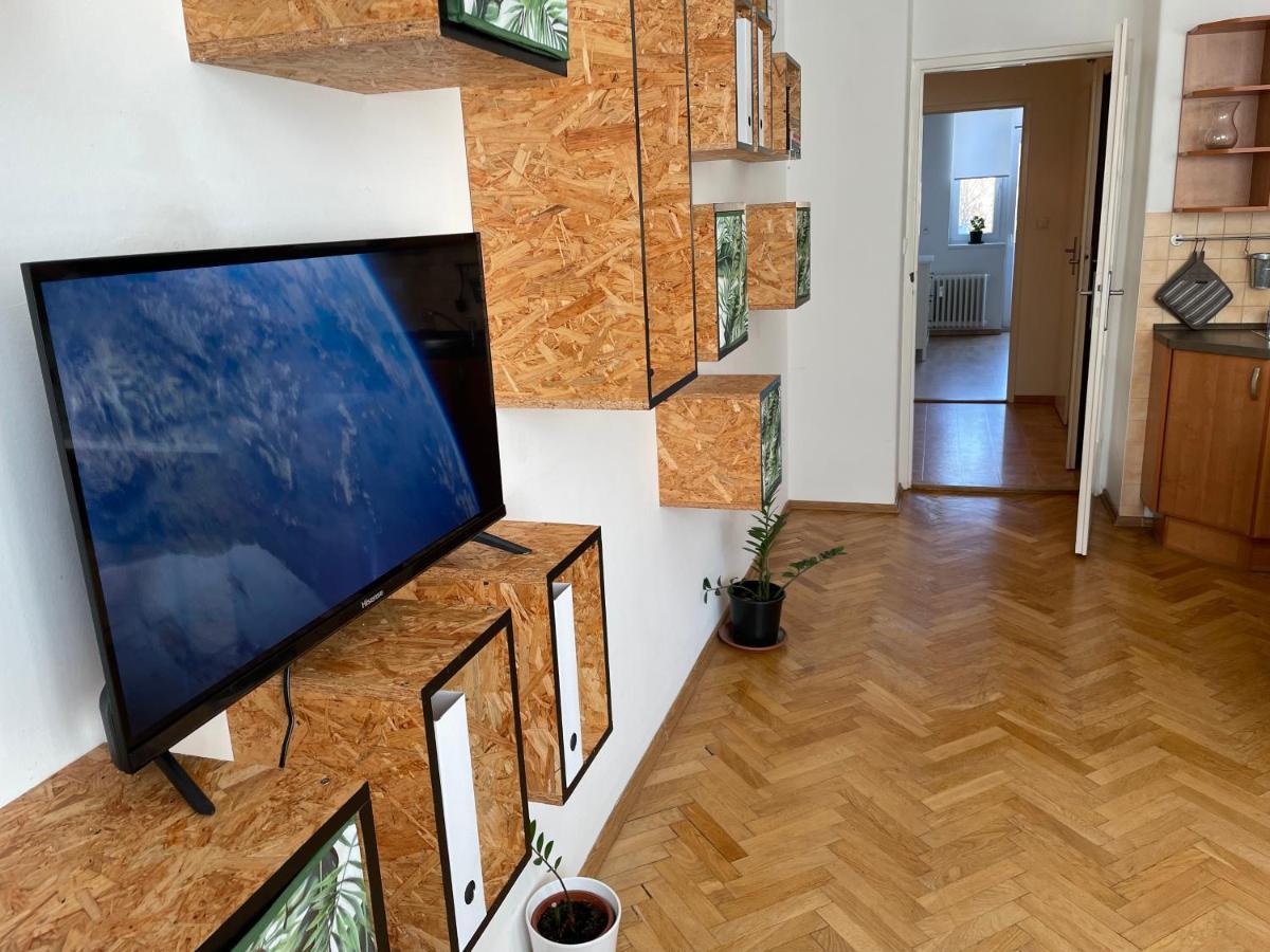 Cozy Apartment Near The City Center Hradec Kralove Exterior photo