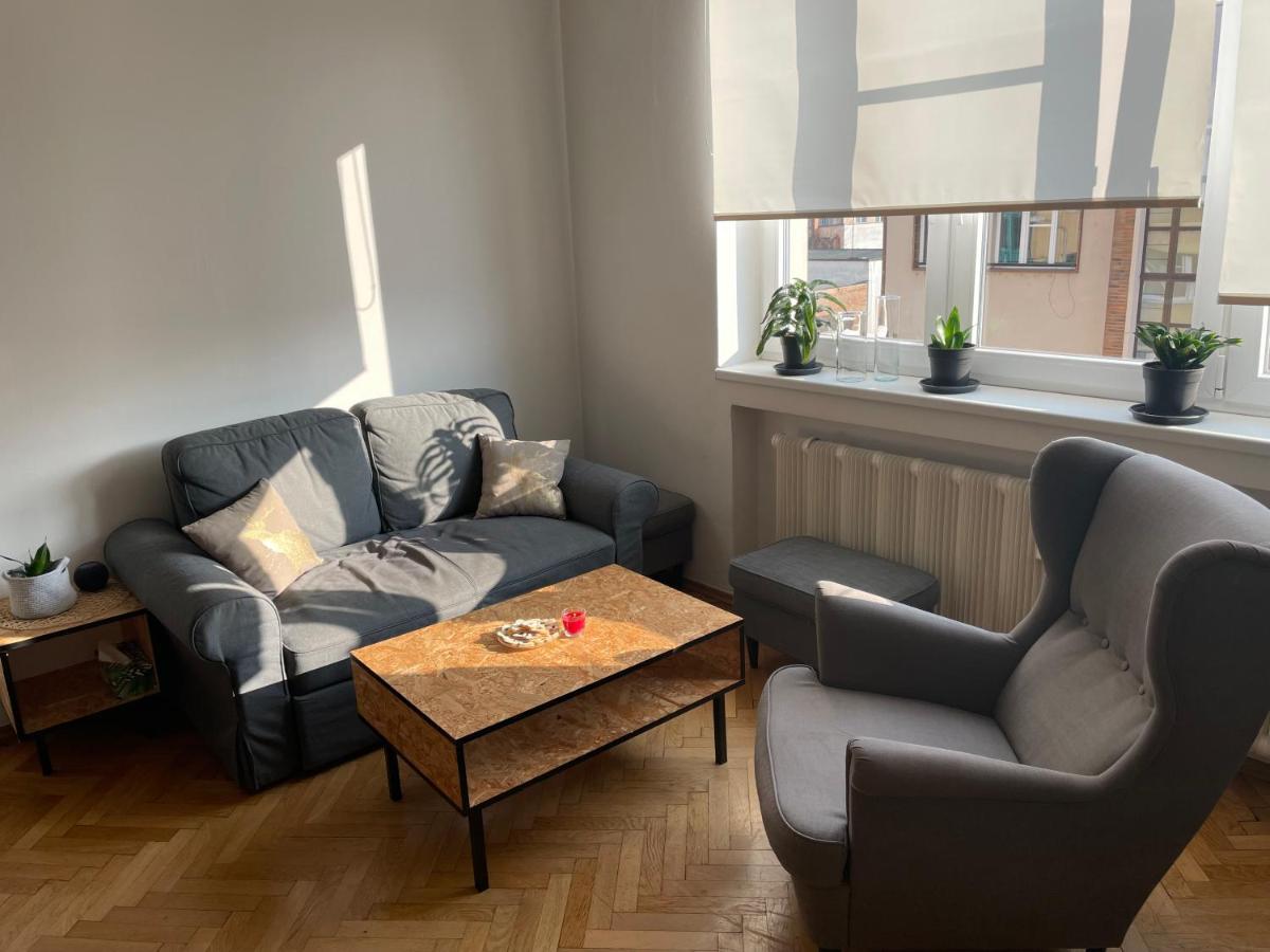 Cozy Apartment Near The City Center Hradec Kralove Exterior photo